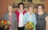 Einen Strauß als Dankeschön für ihre jahrelange kommunalpolitische Arbeit erhielten Helene Schwarz und Ute Bender